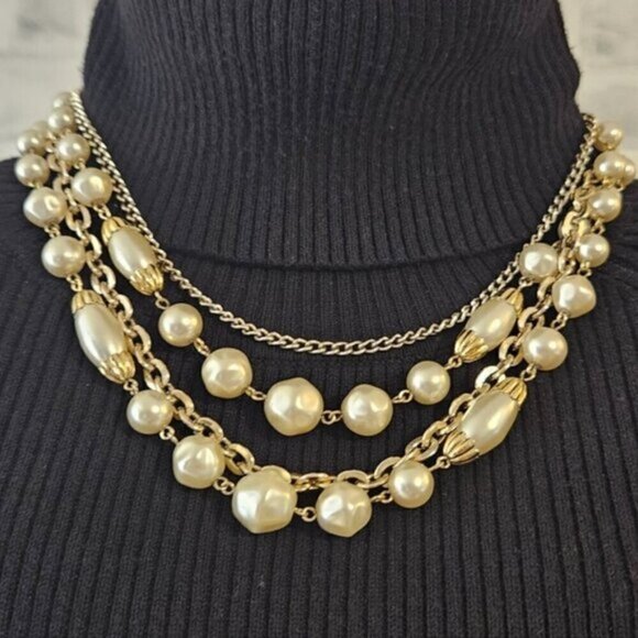 Gold Chains with Pearls Necklace. - Picture 3 of 4